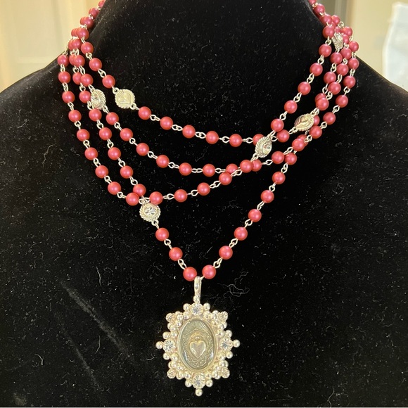 Oval Cloister Sacred Heart Necklace 6MM Mulberry Pink Pearl